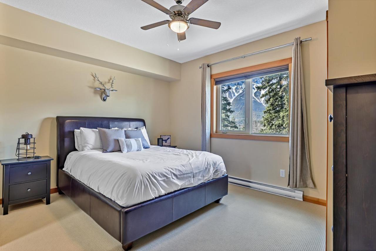 Spectacular Mountain View Corner Unit Pool Hot Tub Park Pass Apartment แคนมอร์ ภายนอก รูปภาพ