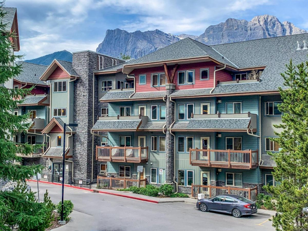 Spectacular Mountain View Corner Unit Pool Hot Tub Park Pass Apartment แคนมอร์ ภายนอก รูปภาพ
