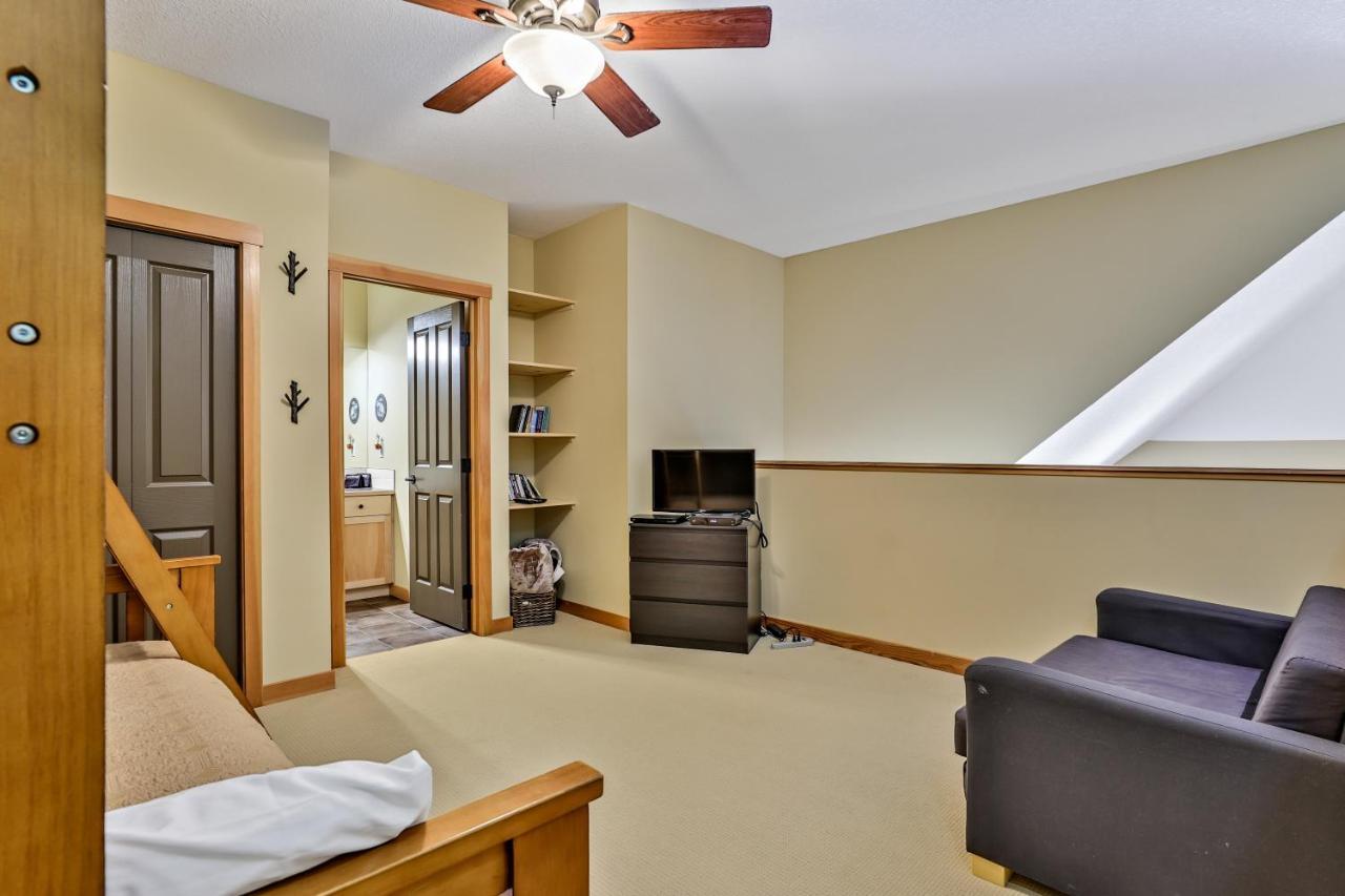 Spectacular Mountain View Corner Unit Pool Hot Tub Park Pass Apartment แคนมอร์ ภายนอก รูปภาพ