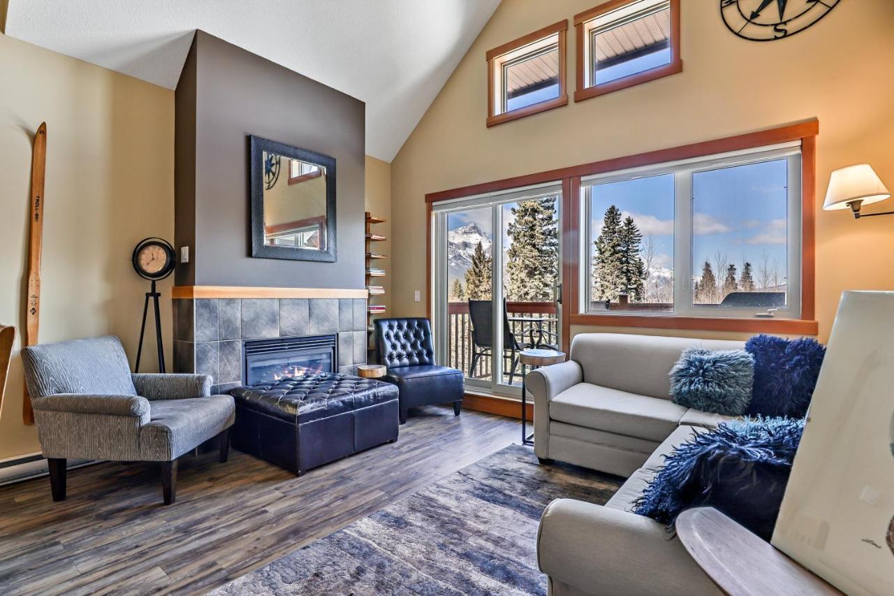 Spectacular Mountain View Corner Unit Pool Hot Tub Park Pass Apartment แคนมอร์ ภายนอก รูปภาพ